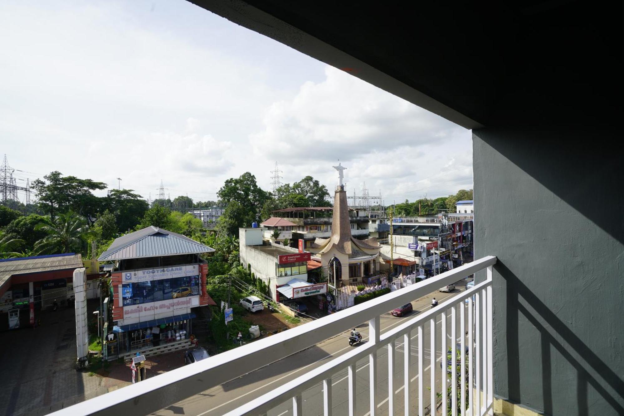 Отель Quilon Residency Kundara Perumanseri Экстерьер фото