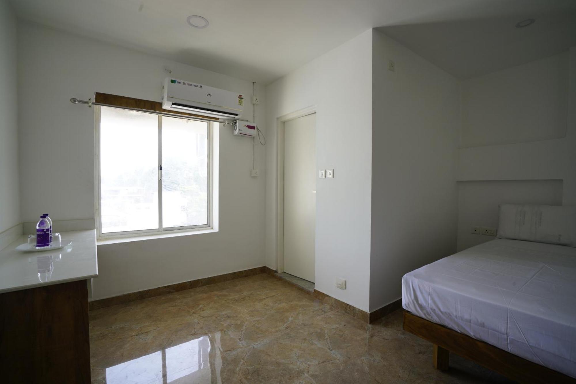Отель Quilon Residency Kundara Perumanseri Экстерьер фото
