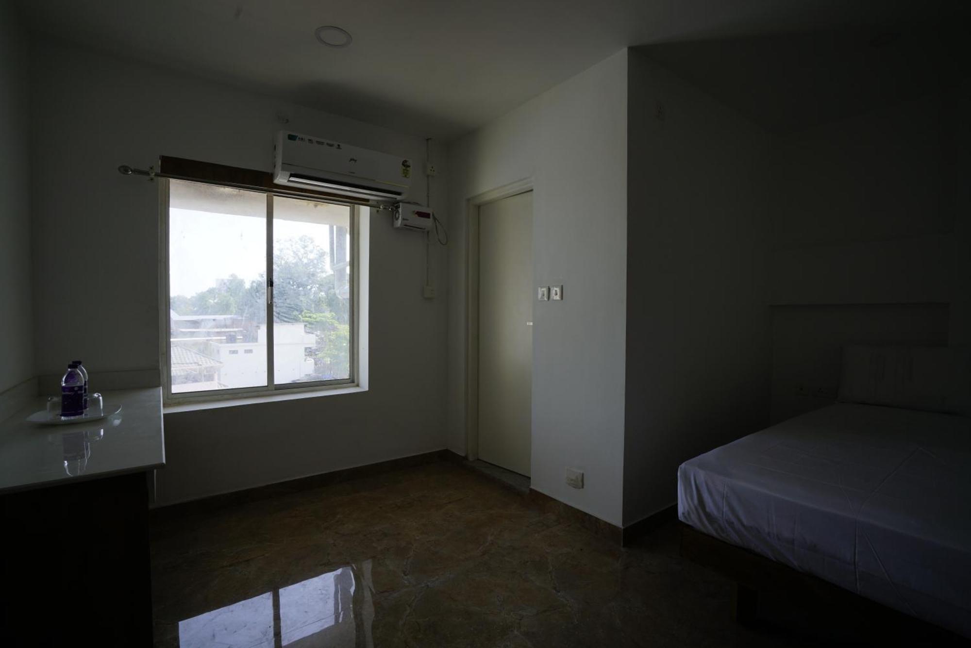 Отель Quilon Residency Kundara Perumanseri Экстерьер фото